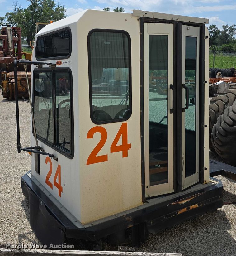 image for item EO1564 Yard truck cab
