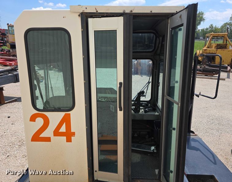 image for item EO1564 Yard truck cab