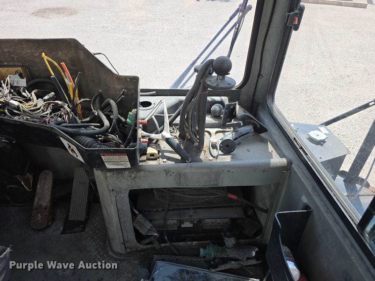 image for item EO1564 Yard truck cab