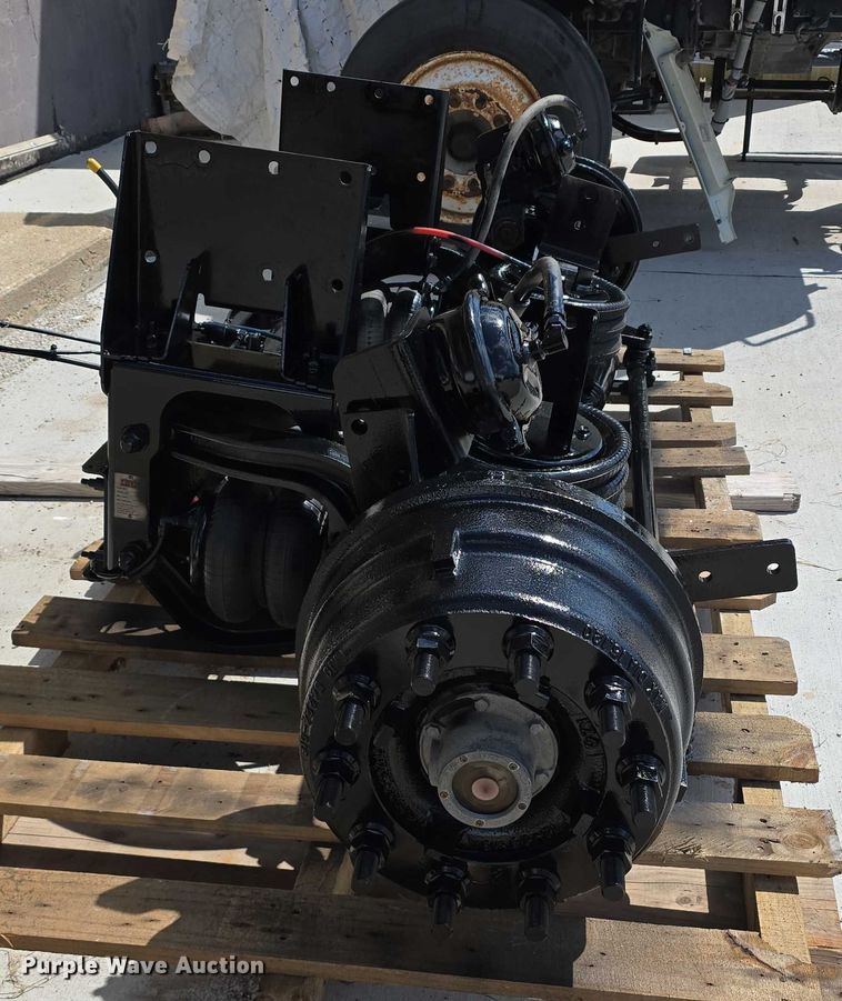 image for item EO1569 2022 Link 8A000749 steerable pusher axle