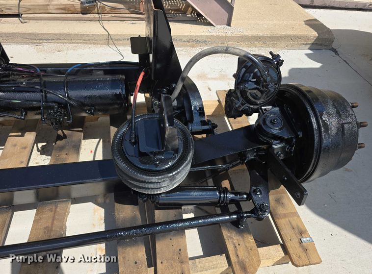 image for item EO1569 2022 Link 8A000749 steerable pusher axle