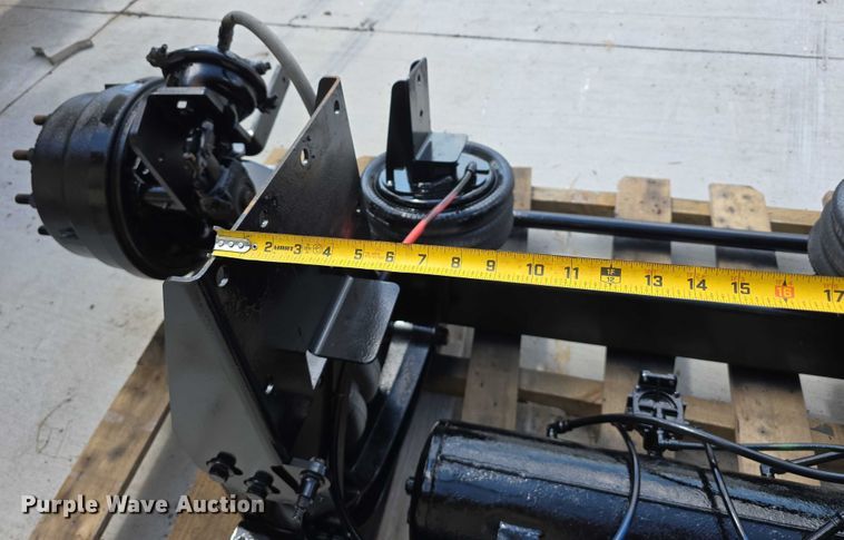 image for item EO1569 2022 Link 8A000749 steerable pusher axle