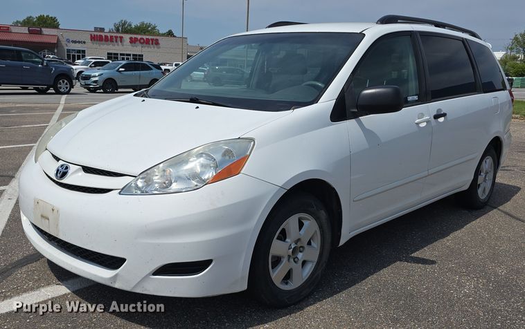 image for item EO1573 2008 Toyota Sienna LE van