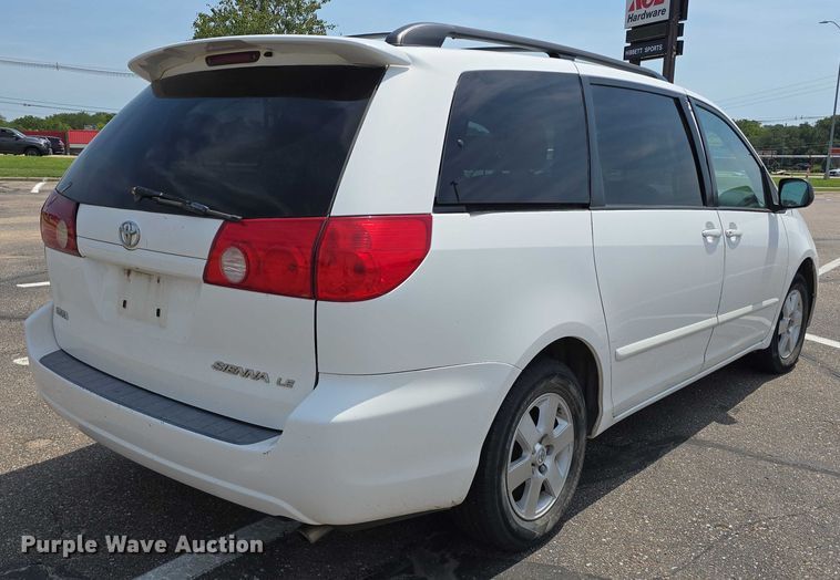 image for item EO1573 2008 Toyota Sienna LE van