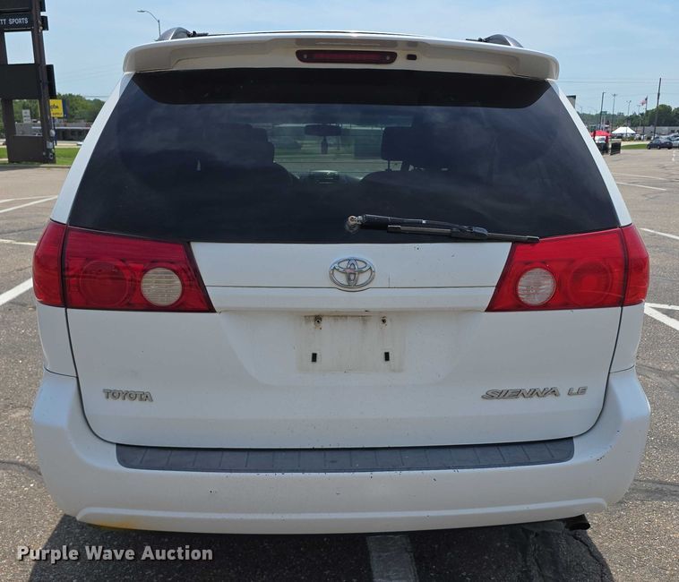 image for item EO1573 2008 Toyota Sienna LE van