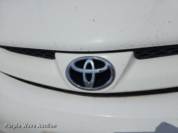 image for item EO1573 2008 Toyota Sienna LE van