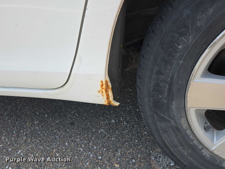 image for item EO1573 2008 Toyota Sienna LE van