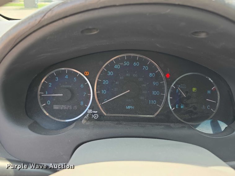 image for item EO1573 2008 Toyota Sienna LE van