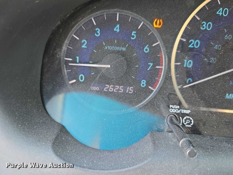 image for item EO1573 2008 Toyota Sienna LE van