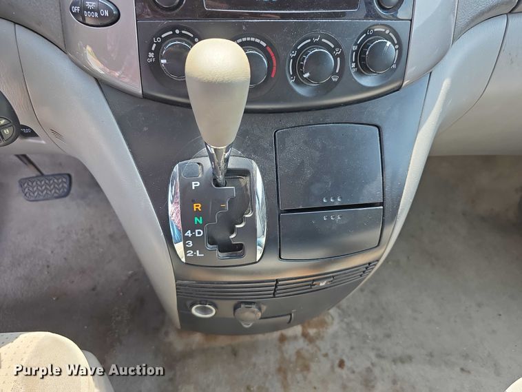 image for item EO1573 2008 Toyota Sienna LE van