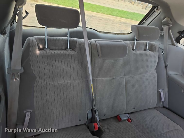 image for item EO1573 2008 Toyota Sienna LE van