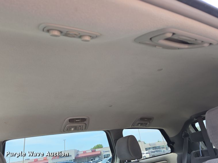 image for item EO1573 2008 Toyota Sienna LE van