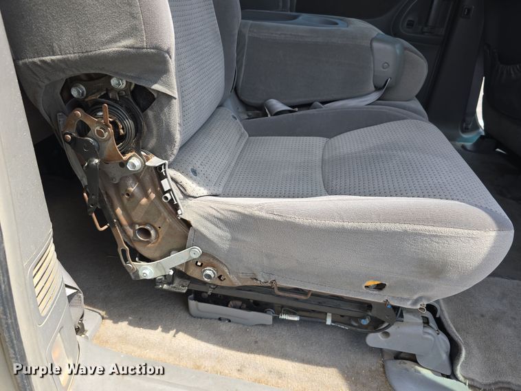 image for item EO1573 2008 Toyota Sienna LE van