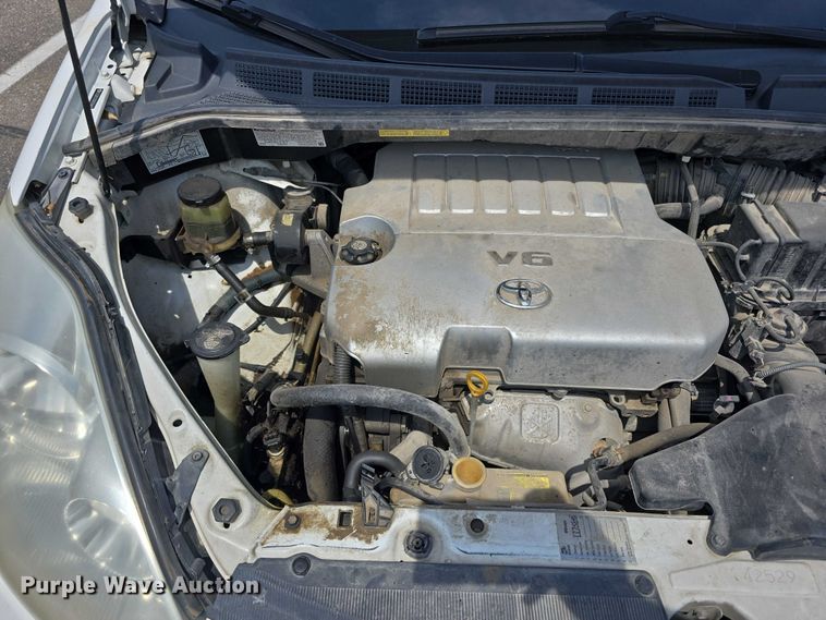 image for item EO1573 2008 Toyota Sienna LE van