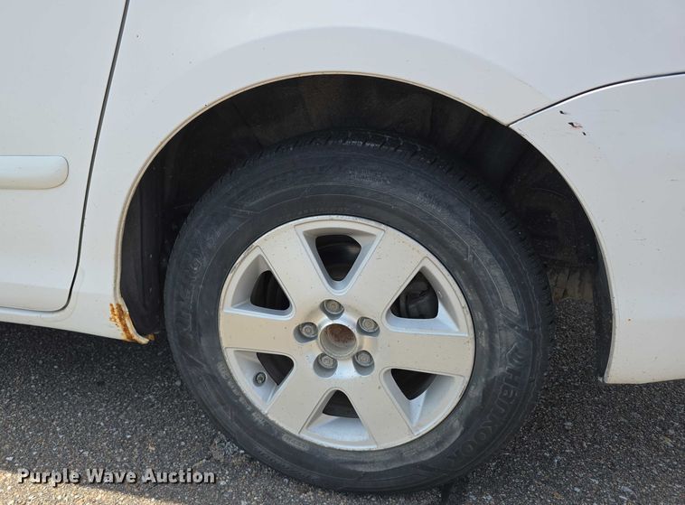 image for item EO1573 2008 Toyota Sienna LE van