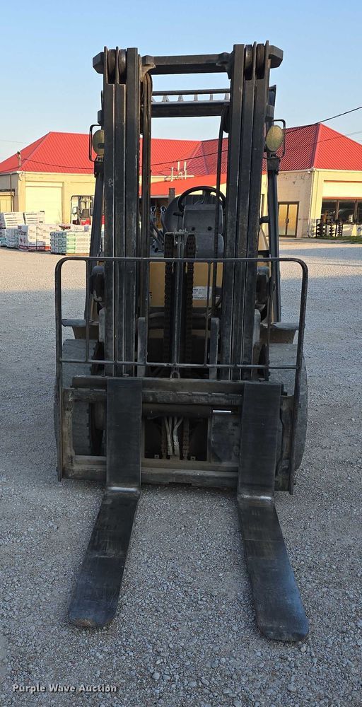 MONTACARGAS CATERPILLAR P8000