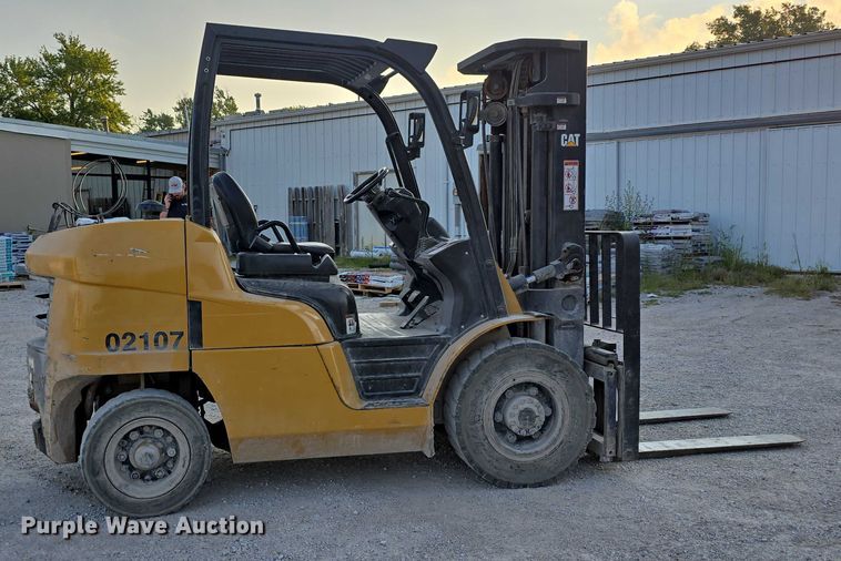 MONTACARGAS CATERPILLAR P8000