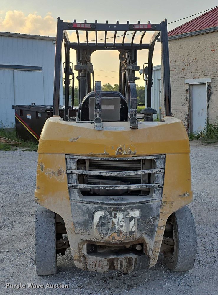 image for item EO1606 Caterpillar P8000 forklift
