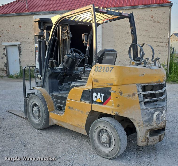 image for item EO1606 Caterpillar P8000 forklift
