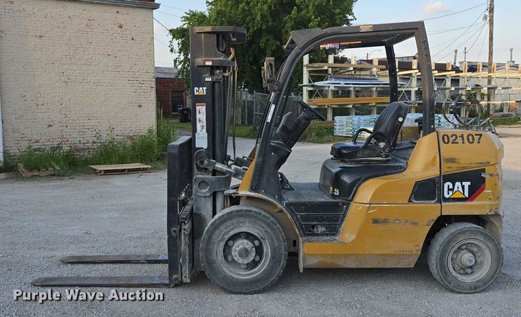 image for item EO1606 Caterpillar P8000 forklift