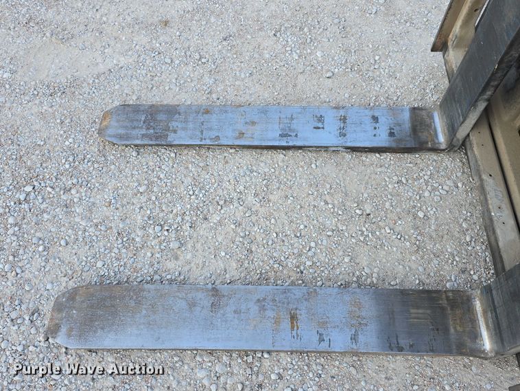 image for item EO1606 Caterpillar P8000 forklift