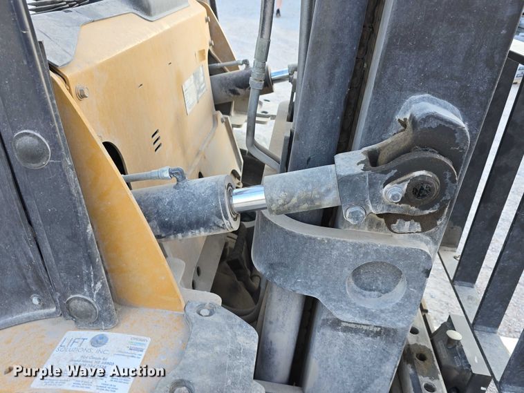 image for item EO1606 Caterpillar P8000 forklift