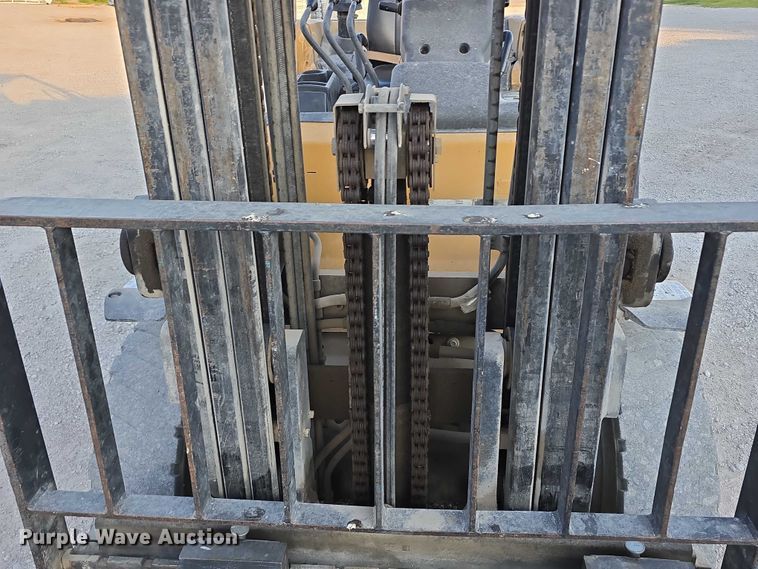 image for item EO1606 Caterpillar P8000 forklift