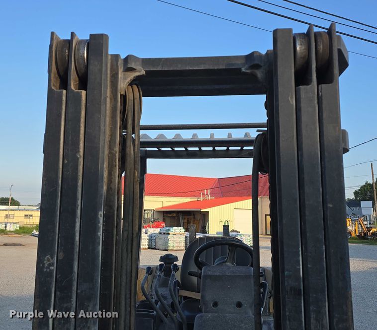 image for item EO1606 Caterpillar P8000 forklift