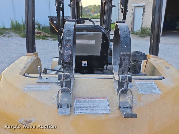 image for item EO1606 Caterpillar P8000 forklift