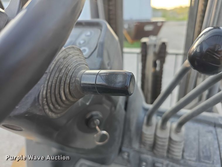 image for item EO1606 Caterpillar P8000 forklift