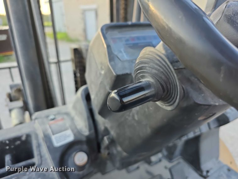 image for item EO1606 Caterpillar P8000 forklift