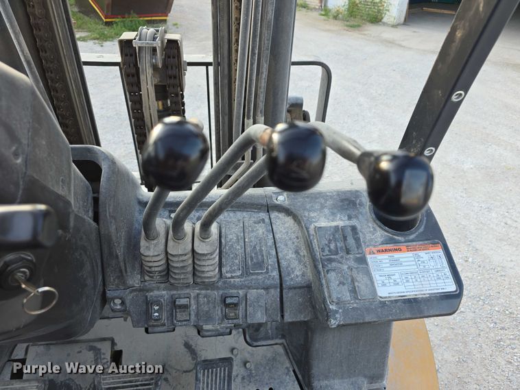 image for item EO1606 Caterpillar P8000 forklift
