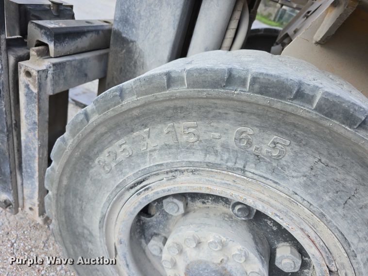 image for item EO1606 Caterpillar P8000 forklift