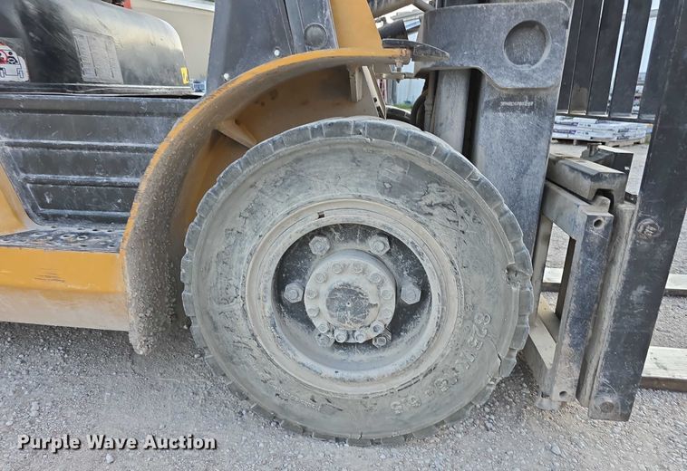 image for item EO1606 Caterpillar P8000 forklift