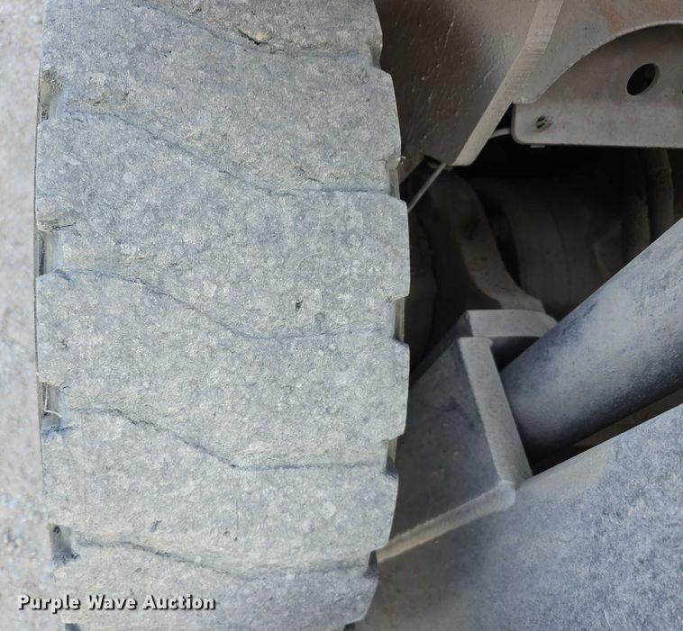 image for item EO1606 Caterpillar P8000 forklift