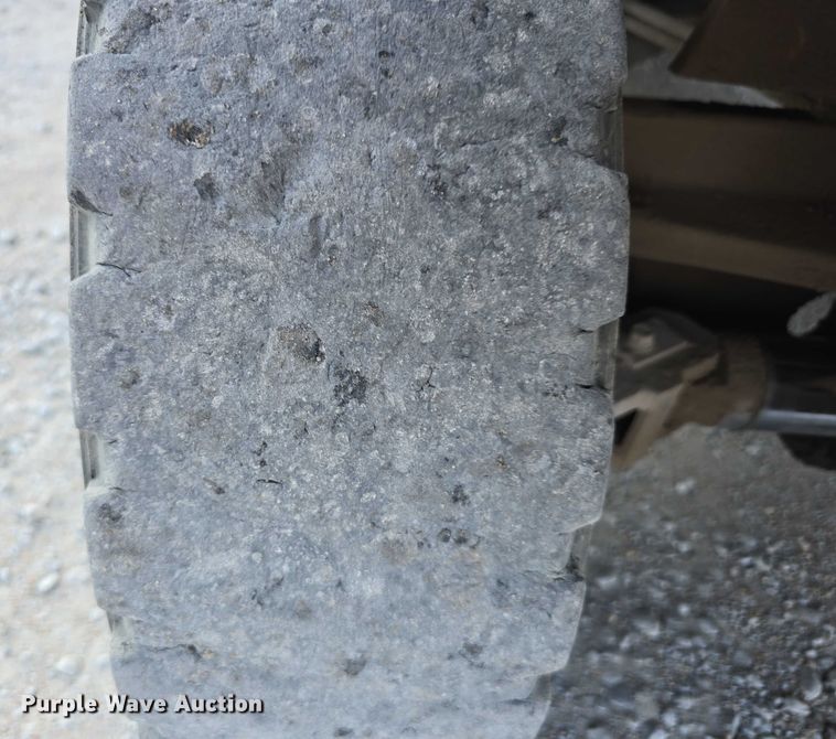 image for item EO1606 Caterpillar P8000 forklift