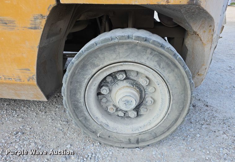 image for item EO1606 Caterpillar P8000 forklift