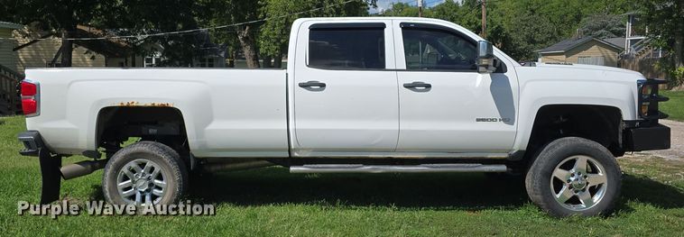 image for item EO1615 2015 Chevrolet Silverado 2500HD Crew Cab pickup truck
