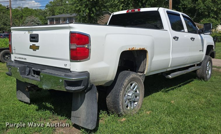 image for item EO1615 2015 Chevrolet Silverado 2500HD Crew Cab pickup truck
