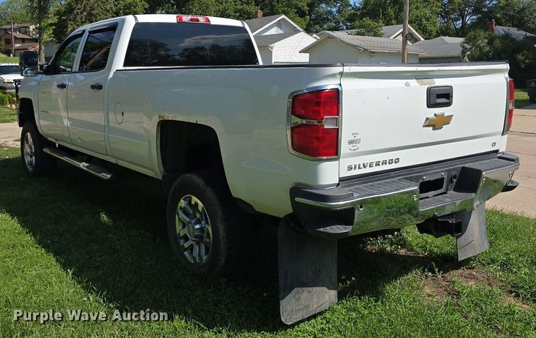 image for item EO1615 2015 Chevrolet Silverado 2500HD Crew Cab pickup truck