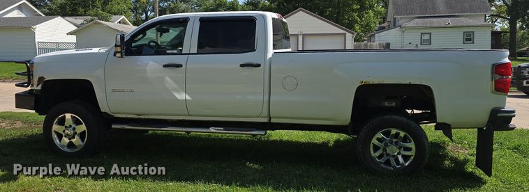image for item EO1615 2015 Chevrolet Silverado 2500HD Crew Cab pickup truck