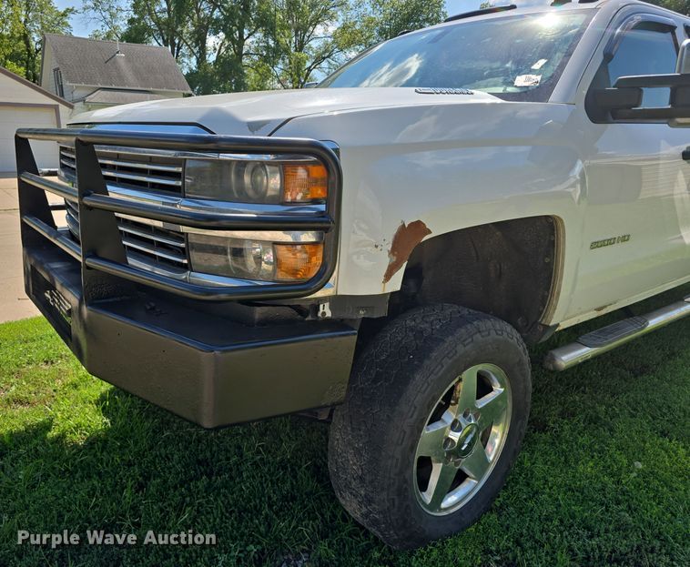 image for item EO1615 2015 Chevrolet Silverado 2500HD Crew Cab pickup truck