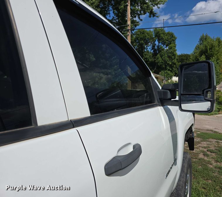 image for item EO1615 2015 Chevrolet Silverado 2500HD Crew Cab pickup truck