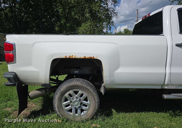 image for item EO1615 2015 Chevrolet Silverado 2500HD Crew Cab pickup truck