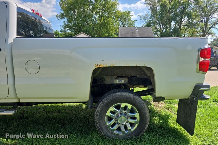 image for item EO1615 2015 Chevrolet Silverado 2500HD Crew Cab pickup truck