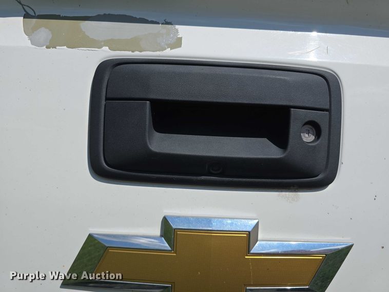 image for item EO1615 2015 Chevrolet Silverado 2500HD Crew Cab pickup truck