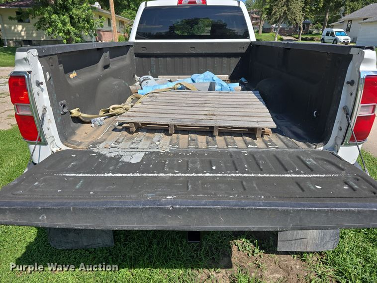 image for item EO1615 2015 Chevrolet Silverado 2500HD Crew Cab pickup truck