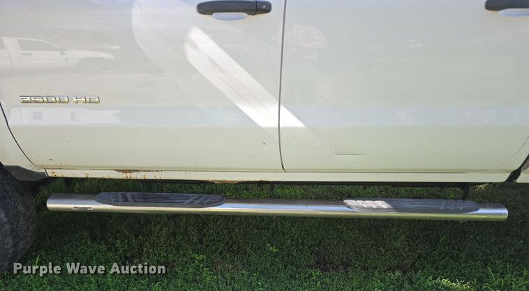 image for item EO1615 2015 Chevrolet Silverado 2500HD Crew Cab pickup truck