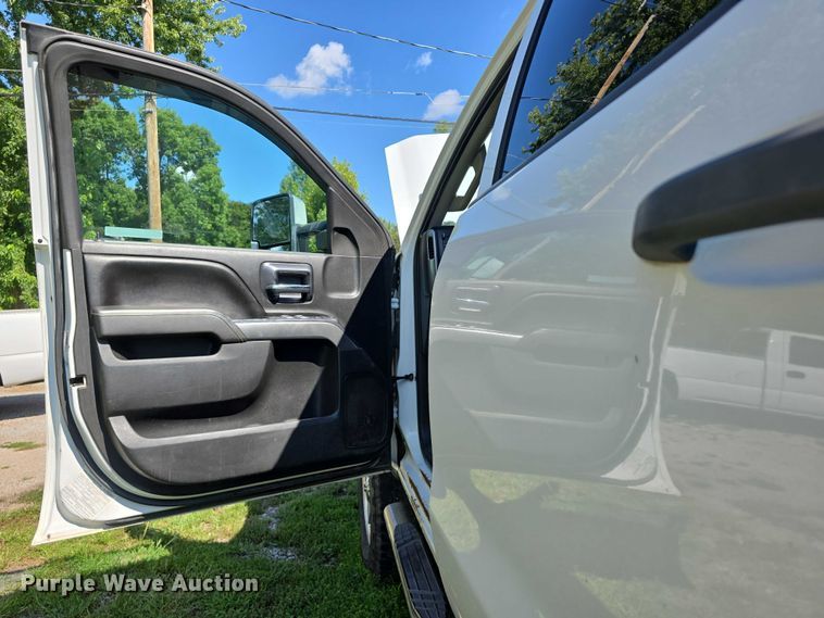 image for item EO1615 2015 Chevrolet Silverado 2500HD Crew Cab pickup truck