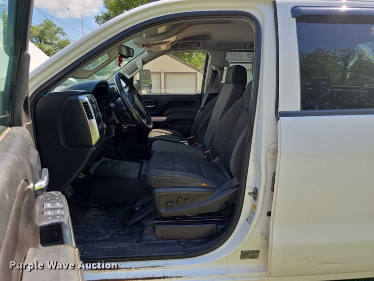 image for item EO1615 2015 Chevrolet Silverado 2500HD Crew Cab pickup truck